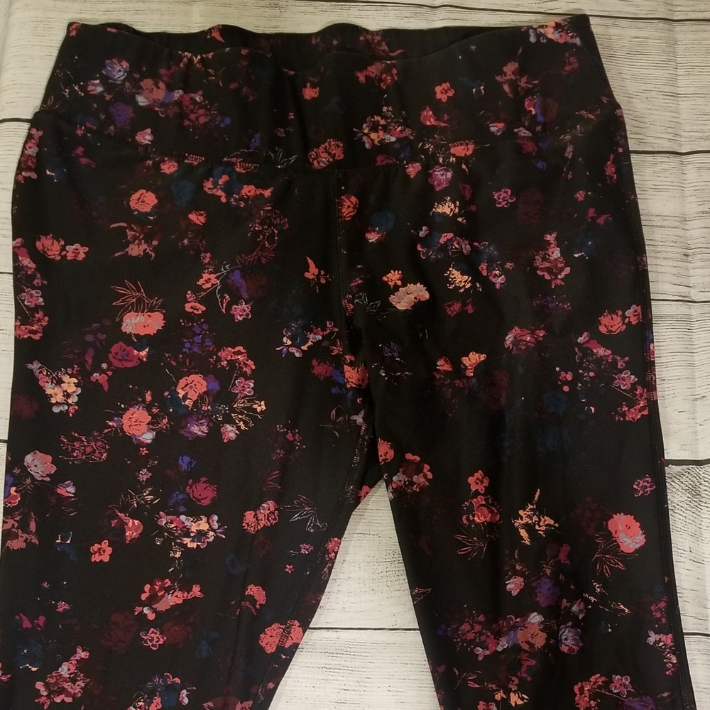 Livi Active size 22/24 workout leggings.